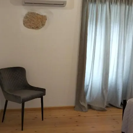 Holiday home Vikou House Gyri