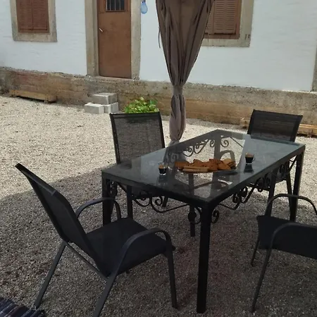 Vikou House Gyri