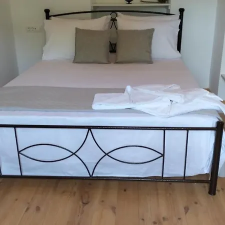 Vikou House - Nestled In One Of Zakynthos Oldest Villages A Tranquil Retreat Close To Renowned Beaches Offering Authentic Zakynthian Hospitality By Mana Gers *