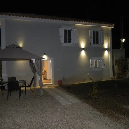 Vikou House Casa vacanze Yírion