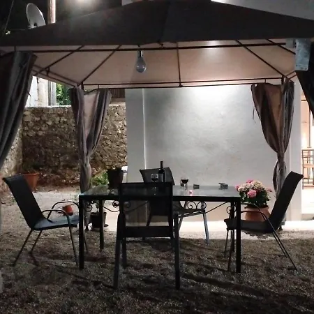 펜션 Vikou House - Nestled In One Of Zakynthos Oldest Villages A Tranquil Retreat Close To Renowned Beaches Offering Authentic Zakynthian Hospitality By Mana Gers *