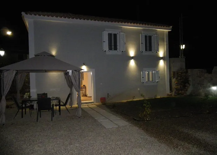 Vikou House - Nestled In One Of Zakynthos Oldest Villages A Tranquil Retreat Close To Renowned Beaches Offering Authentic Zakynthian Hospitality By Mana Gers Casa de Férias Yírion