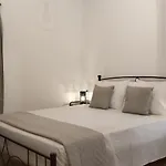 Hébergement de vacances Vikou House - Nestled In One Of Zakynthos Oldest Villages A Tranquil Retreat Close To Renowned Beaches Offering Authentic Zakynthian Hospitality By Mana Gers Yírion