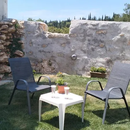 Ferienhaus Vikou House - Nestled In One Of Zakynthos Oldest Villages A Tranquil Retreat Close To Renowned Beaches Offering Authentic Zakynthian Hospitality By Mana Gers